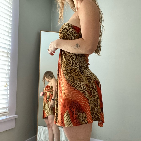 vintage mini dress w gold chain detail - Picture 4 of 7